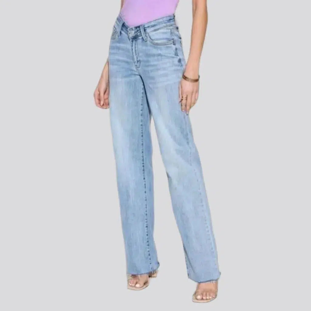 Light-wash women's whiskered jeans